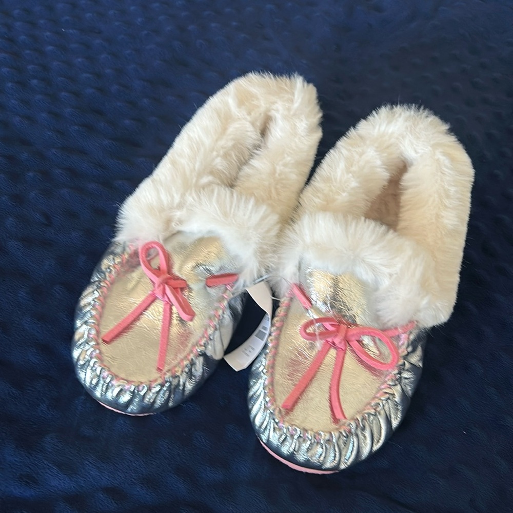 JCrew-Crewcuts: NW faux fur lined slippers. Silver w/pink leather detail and bow